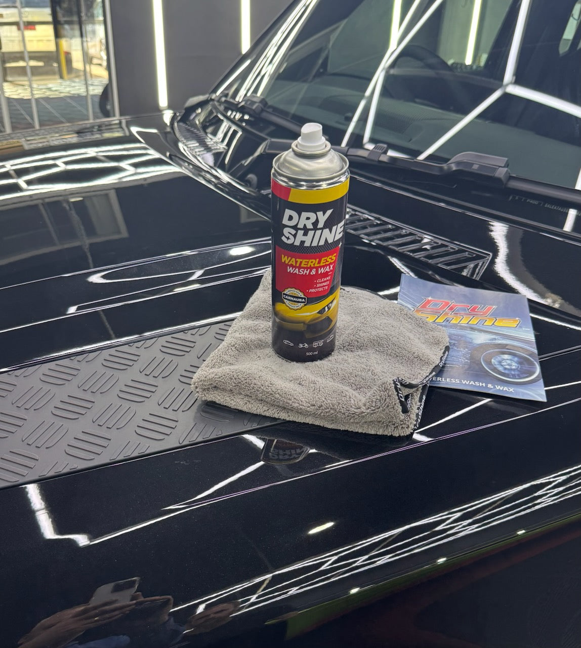 Load video: DryShine Waterless Cleaning Solution